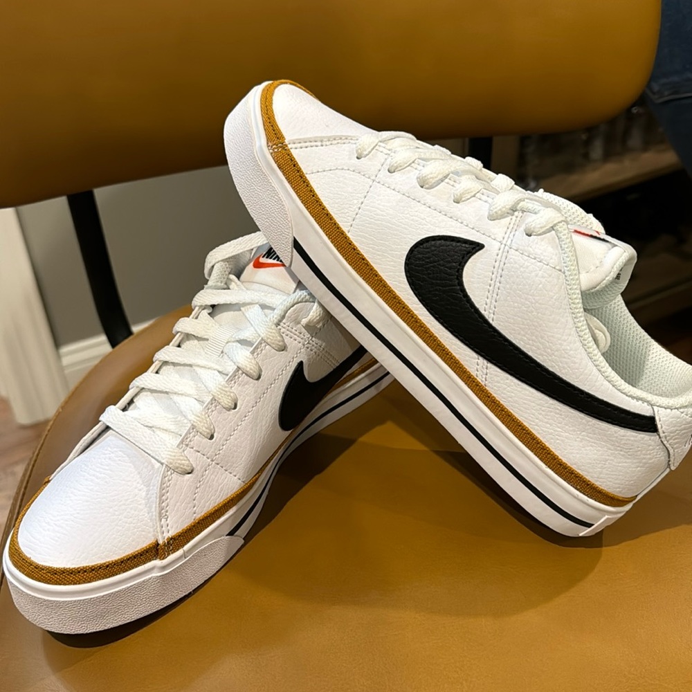 Women’s Nike Court Legacy